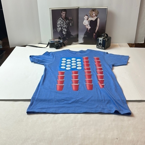 Well Worn beer pong T-shirt - Picture 1 of 6